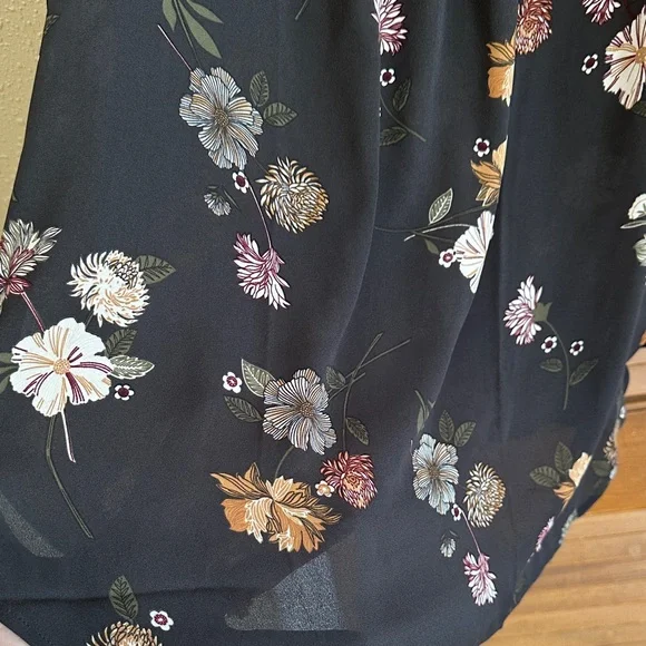 LOFT Black Floral Sleeveless Blouse - Picture 2 of 6